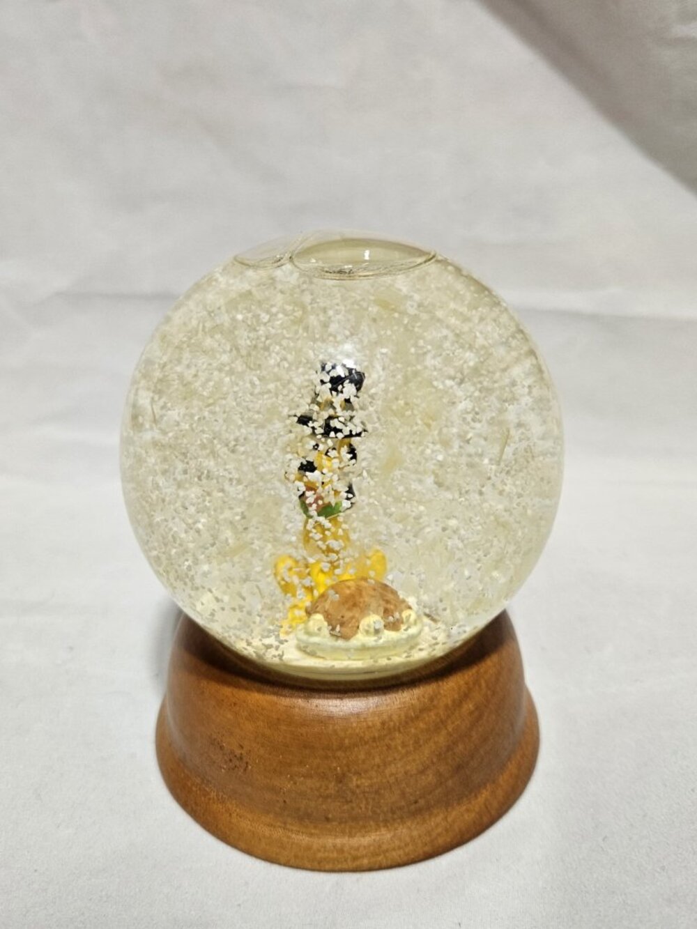 Disney NE Pluto Thanksgiving Holiday Crystal Snow Globe Vintage Limited Edition - Picture 9 of 12